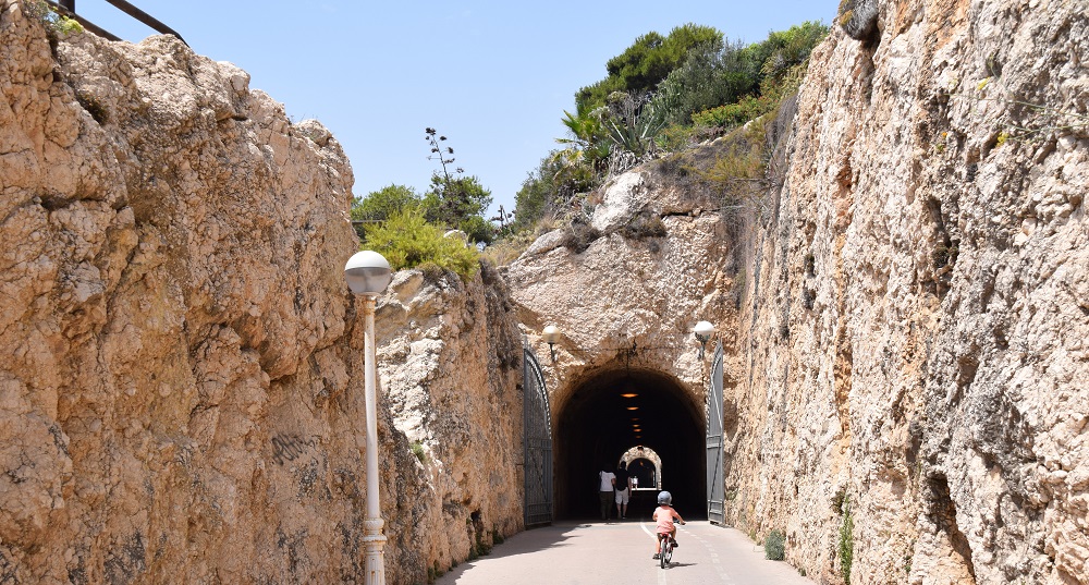 Cala del Moral Tunnels