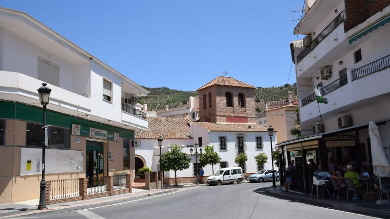 Benamargosa main road and restaurant