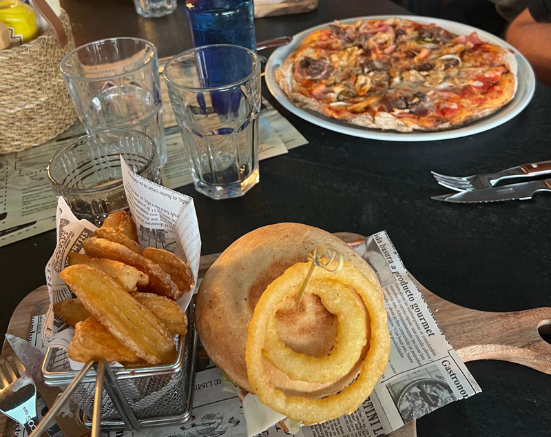 pizza and burger at El Horno Velez-Malaga