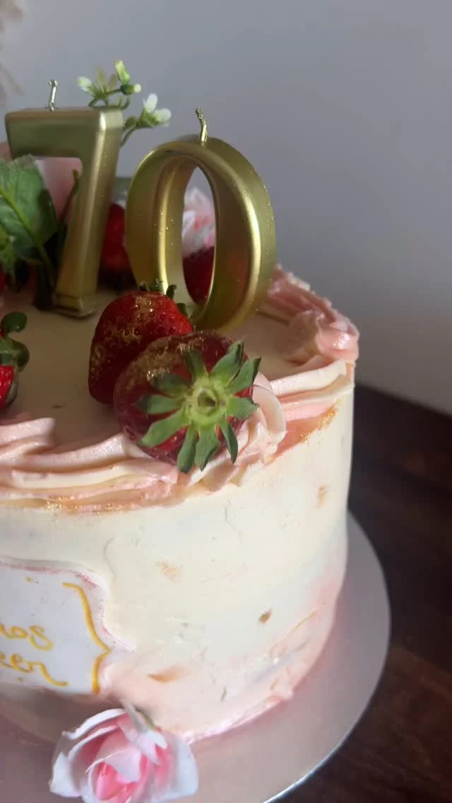 A special birthday weekend made even better by the most delicious cake from @lacoquetteria.malaga ❤️
It was out of this world!
.
.
.
.
.
#tartacumpleaños #tarta #axarquia #torredelmar #mivelezmalaga #tartadecumpleaños #velezmalaga #celebrations🎉 #tartasdeinstagram #primavera #birthdayweekend🎂 #eatcake4breakfast #eatcakeeveryday #eatcakeandbehappy #eatcake